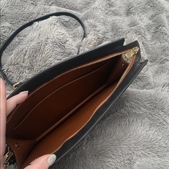 Auth louis vuitton crossbody ❌SOLD❌ - Picture 6 of 11